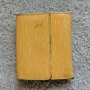 Louis Vuitton epi leather eallet